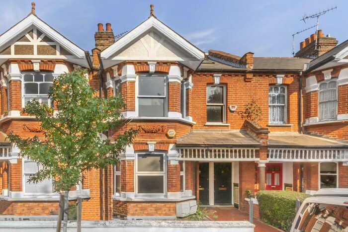 3 Bedroom Flat To Rent In Valetta Road, London, W3