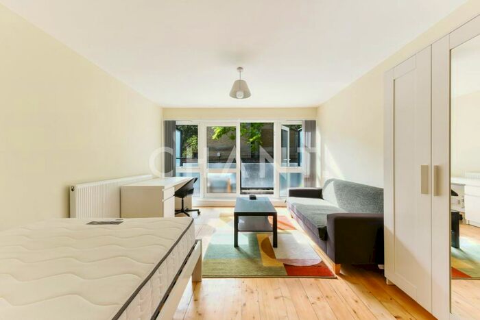 2 Bedroom Apartment To Rent In Doric Way, London, NW1