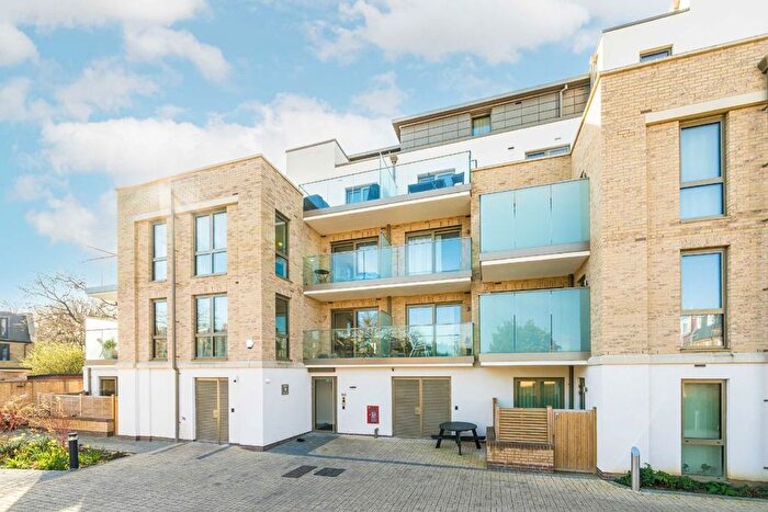 2 Bedroom Flat To Rent In Edna Road, London, SW20