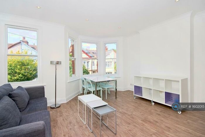 2 Bedroom Flat To Rent In Kimberley Gardens, London, N4