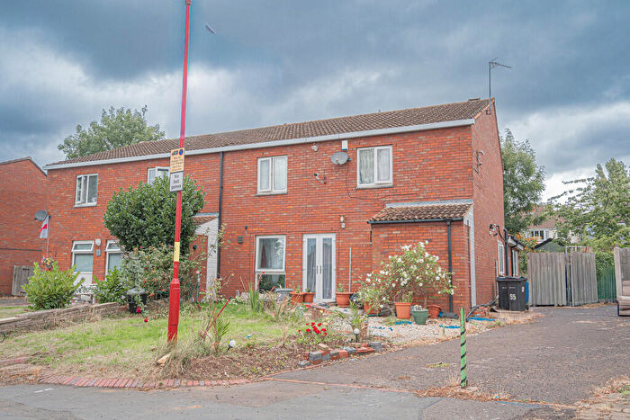 3 Bedroom Semi-Detached House For Sale In Priors Way, Erdington, Birmingham, B23