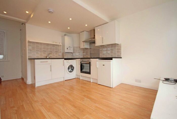 1 Bedroom Flat To Rent In Kew Road, Kew, Richmond, TW9