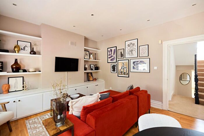3 Bedroom Flat For Sale In Despard Road, London, N19