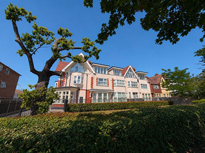 1 Bedroom Flat For Sale In St. Hildas, Imperial Avenue, Chalkwell, SS0