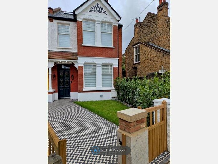 5 Bedroom Semi-Detached House To Rent In Kingsway, London, SW14