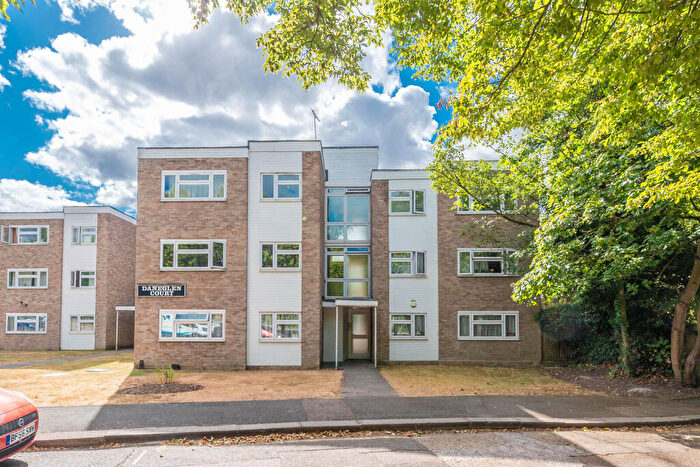 3 Bedroom Flat For Sale In Daneglen Court, Stanmore, HA7