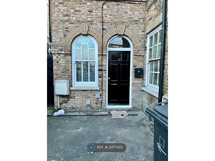 2 Bedroom Flat To Rent In Rainham Road South, Dagenham, RM10