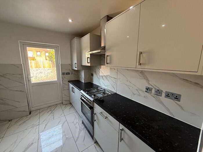 3 Bedroom Terraced House To Rent In Hampton Road, IG1