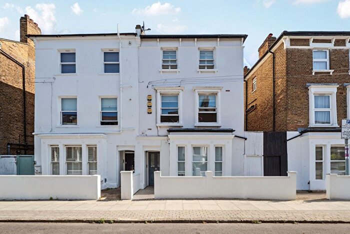 2 Bedroom Flat For Sale In Haldon Road, Putney, London, SW18