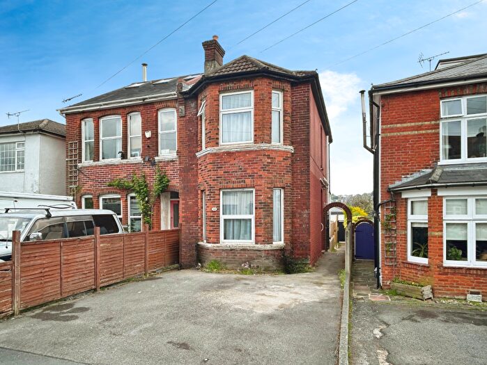 3 Bedroom Semi-Detached House For Sale In Southampton, SO17