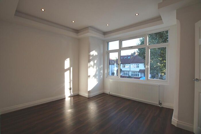 3 Bedroom Maisonette To Rent In Burnley Road, London, NW10