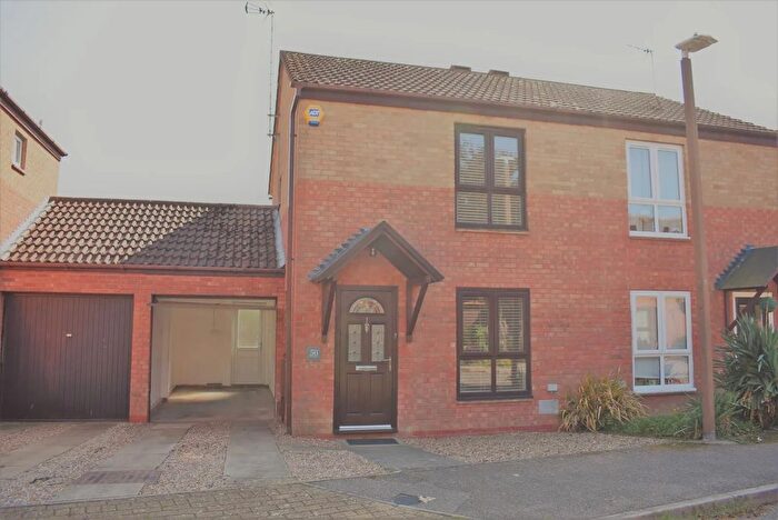 Property To Rent In Christian Court, Willen, Milton Keynes, Buckinghamshire., MK15
