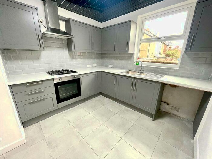 5 Bedroom House To Rent In Stamford Street, Old Trafford, M16