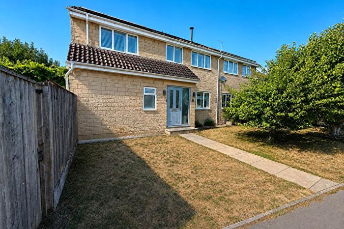 4 Bedroom Semi-Detached House For Sale In Fitzmaurice Close, BA15