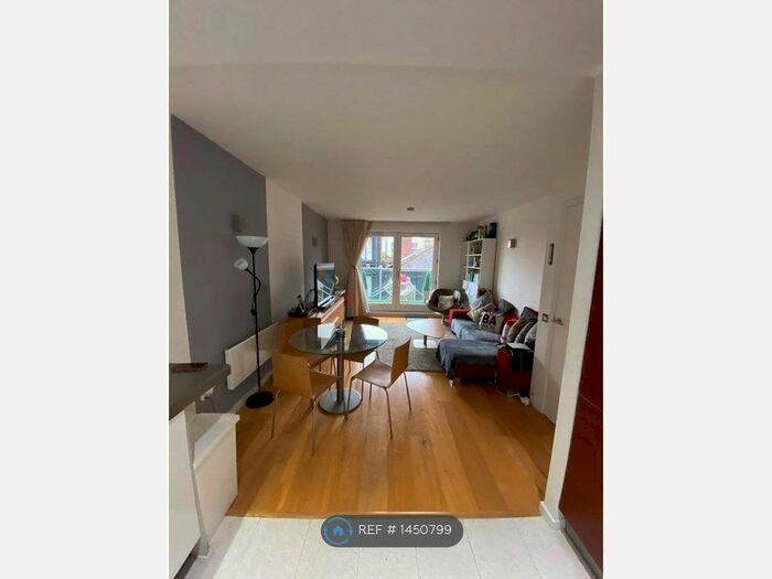 2 Bedroom Flat To Rent In Goulden Street, Manchester, M4