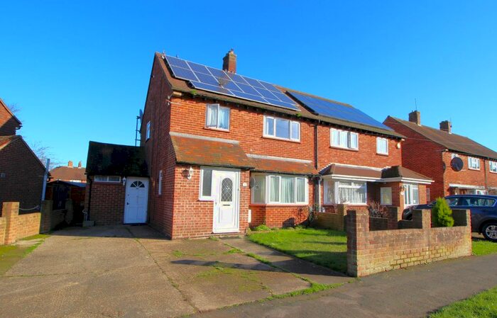 4 Bedroom Semi-Detached House To Rent In Yew Tree Drive, Guildford GU1