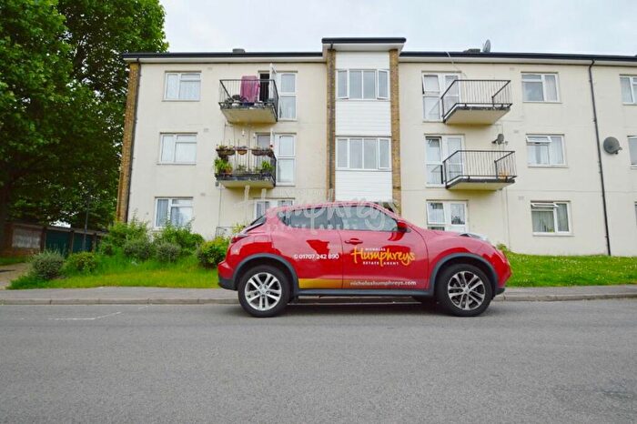 1 Bedroom Flat To Rent In Briars Wood, AL10