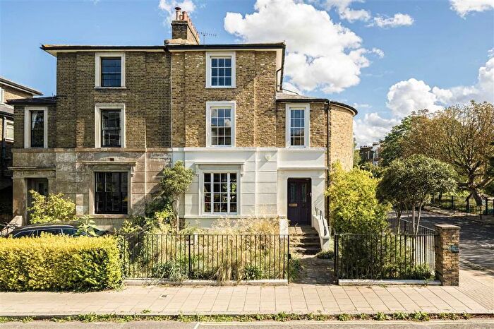 4 Bedroom Semi-detached House For Sale In Stockwell Park Road, Stockwell, SW9