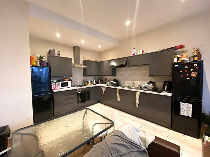 6 Bedroom Maisonette To Rent In Osborne Road, Southsea, PO5