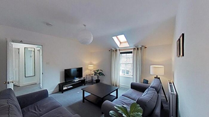 2 Bedroom Flat To Rent In Gloucester Lane, Edinburgh, Midlothian, EH3