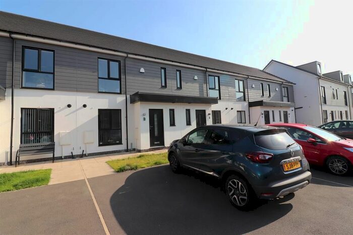 2 Bedroom Town House To Rent In Balmoral Road, Darwen, BB3