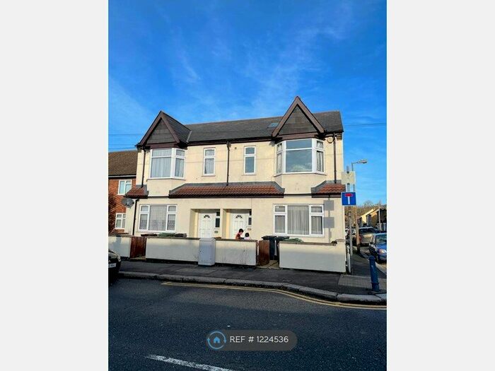 5 Bedroom Semi-Detached House To Rent In New Road, London, E4