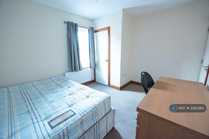 4 Bedroom Terraced House To Rent In Chesterman Street, Reading, RG1