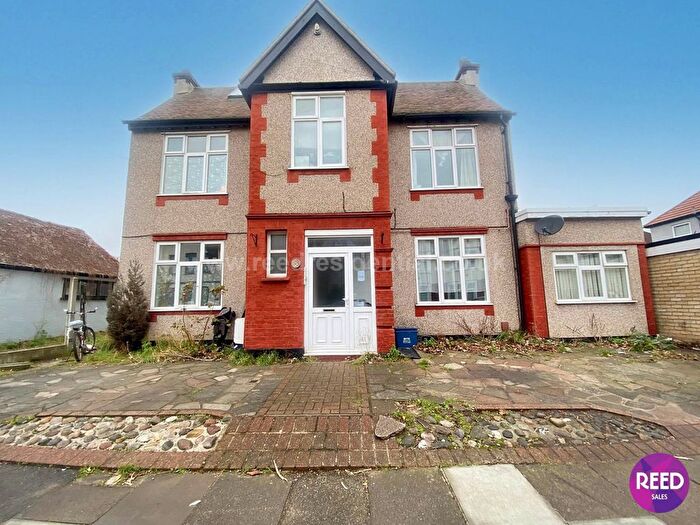 1 Bedroom Flat To Rent In Crowborough Road, Southend On Sea, Essex, SS2