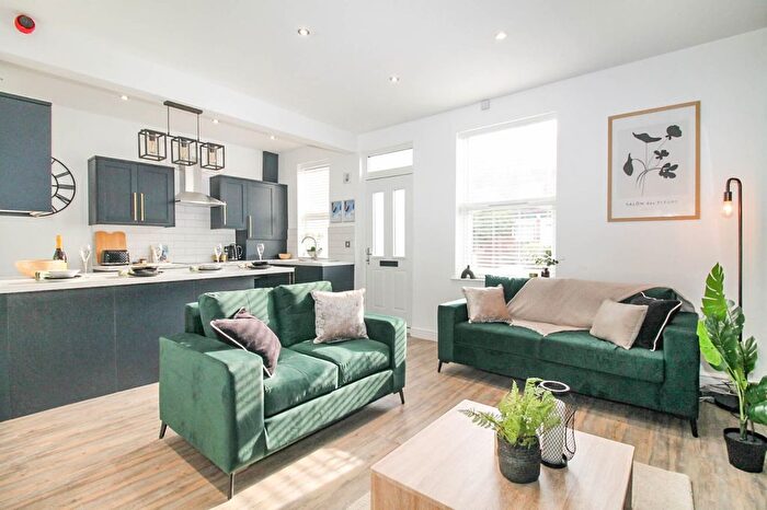 4 Bedroom End Terrace House To Rent In Barnbrough Street, Burley, Leeds, West Yorkshire, LS4