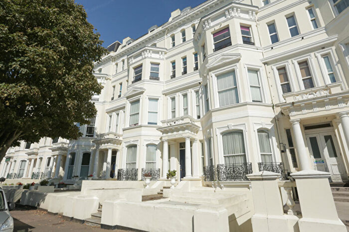 2 Bedroom Flat For Sale In Clifton Gardens, Folkestone, Kent, CT20