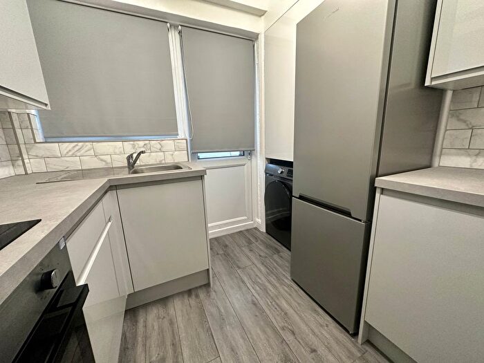 2 Bedroom Maisonette To Rent In Alberta Avenue, Cheam, SM1