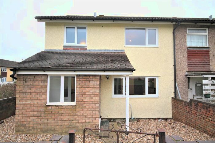 3 Bedroom Property To Rent In Badlesmere Close, Ashford, TN23