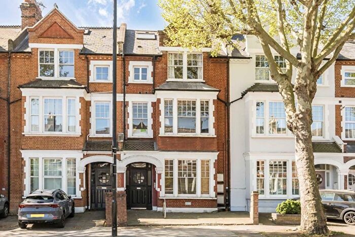 2 Bedroom Flat To Rent In Cavendish Road, Balham, SW12