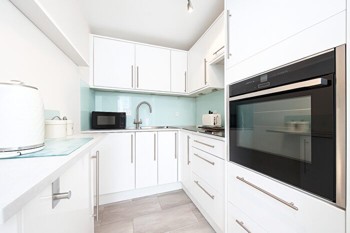 1 Bedroom Flat For Sale In Rochester Gate, High Street, Rochester, ME1