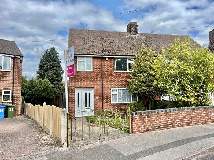 3 Bedroom Semi-Detached House For Sale In Waverley Place, Worksop, S80