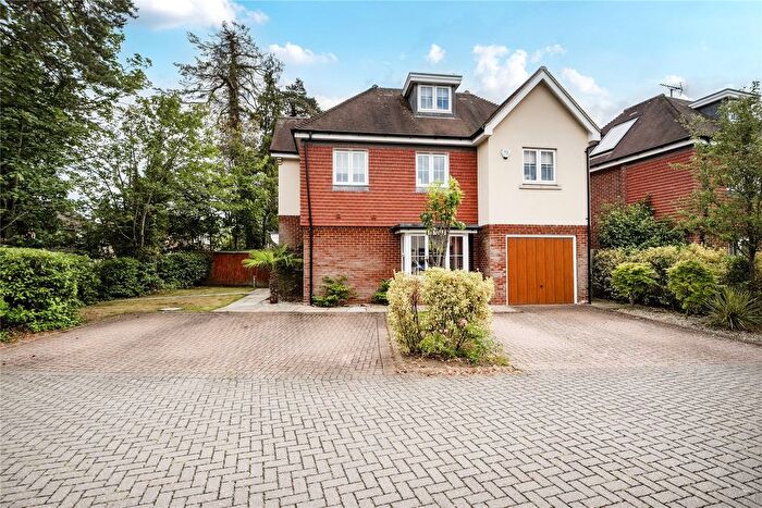 5 Bedroom Detached House For Sale In Addlestone, Surrey, KT15