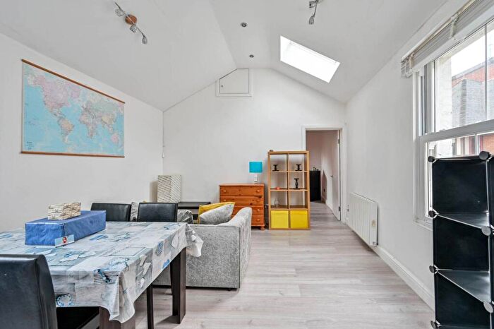 1 Bedroom Flat To Rent In Haydon Place, Guildford, GU1