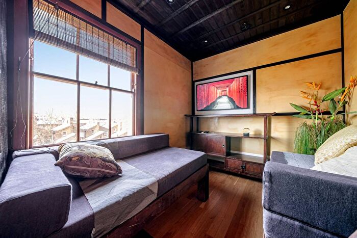 1 Bedroom Flat To Rent In Hammersmith Grove, Brackenbury Village, London, W6