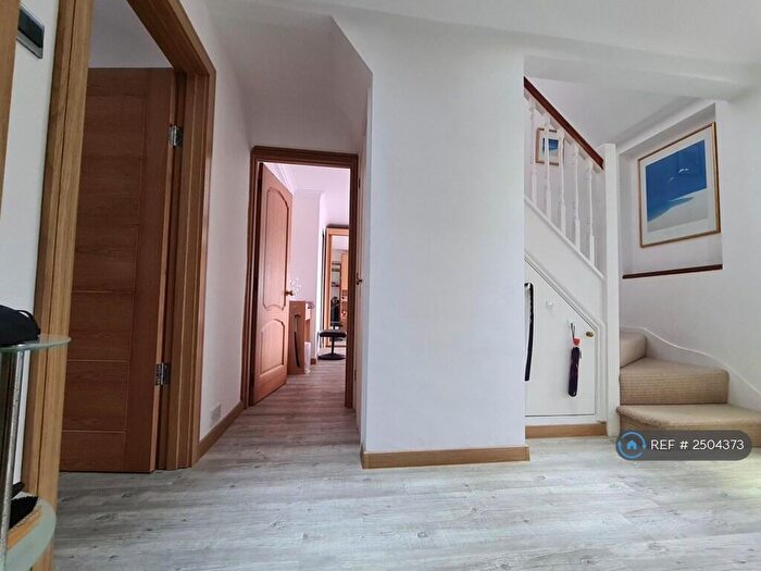 4 Bedroom Semi-Detached House To Rent In Inchbrook Road, Kenilworth, CV8