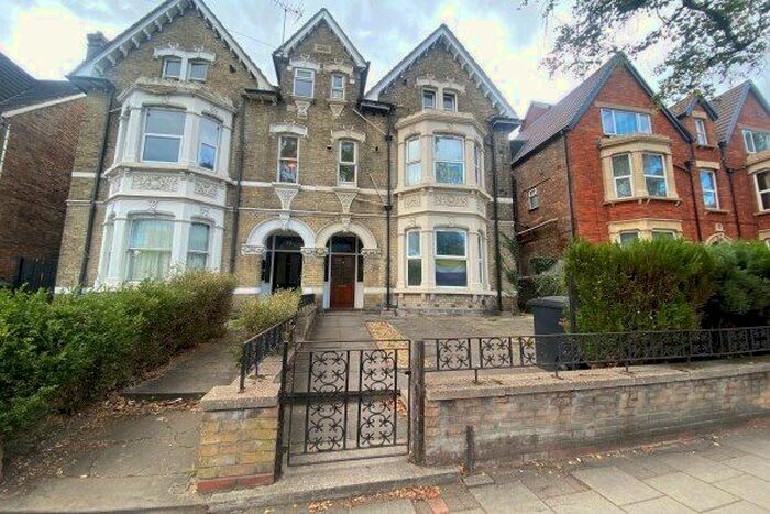 1 Bedroom Flat To Rent In Clapham Road, Bedford, MK41