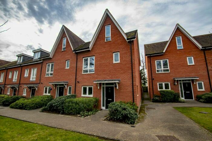 4 Bedroom End Of Terrace House To Rent In Newlands Way, Cholsey, Wallingford, Wallingford, Oxfordshire, OX10