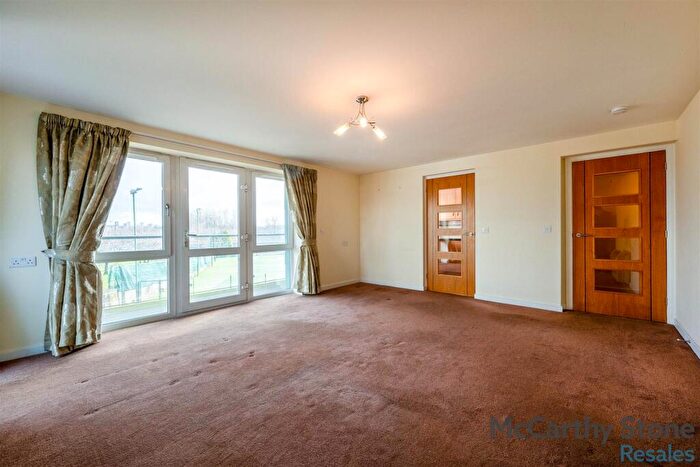 2 Bedroom Apartment For Sale In Lauder Court, Staneacre Park, Hamilton, ML3
