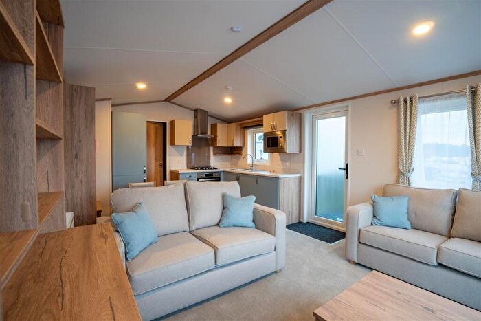 2 Bedroom Property To Rent In Ferry Road, Littlehampton, BN17