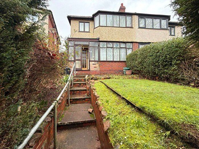 3 Bedroom Semi-detached House For Sale In Broughton Crescent, Birmingham, West Midlands, B31