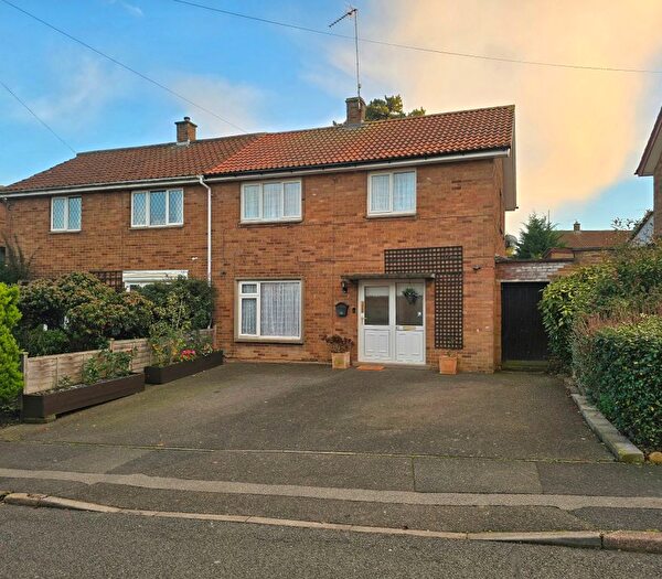 3 Bedroom Semi Detached House For Sale In Severn Drive, Kings Heath, NN5