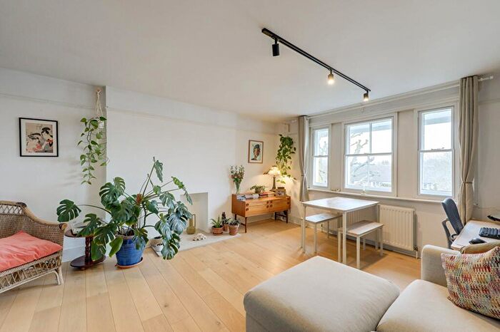 2 Bedroom Flat For Sale In Burnt Ash Road, Lee, SE12