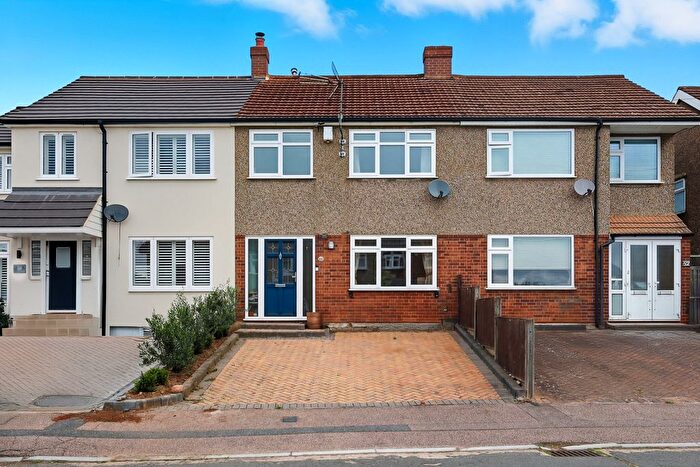 3 Bedroom Terraced House For Sale In Trinity Road, Billericay, CM11