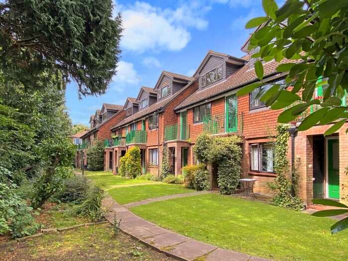 2 Bedroom Flat To Rent In Herga Court, Watford, Hertfordshire, WD17