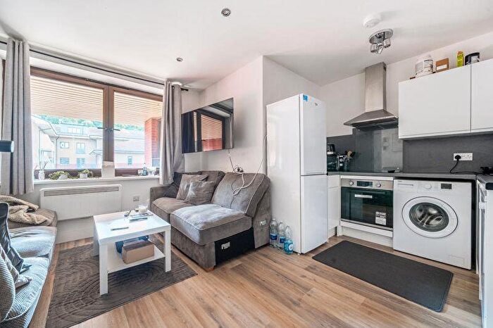 1 Bedroom Flat To Rent In Catteshall Lane, Godalming, GU7