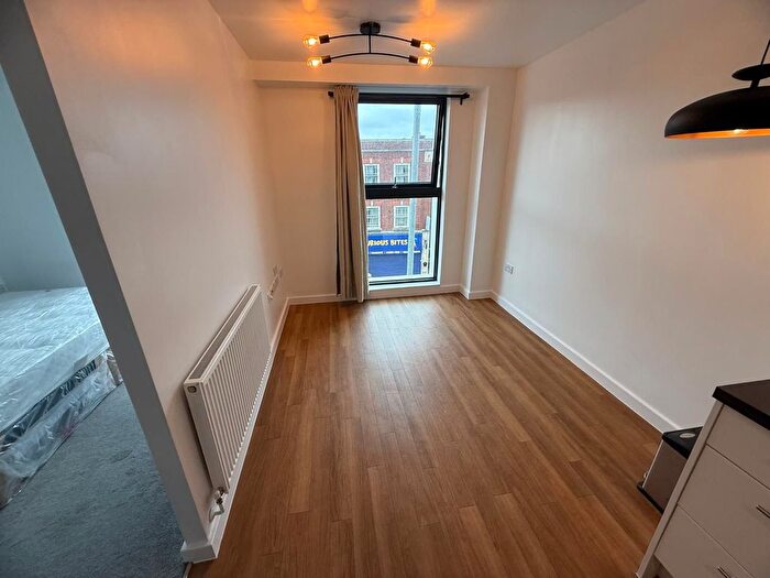 1 Bedroom Flat To Rent In Flat, William Street, Slough, SL1